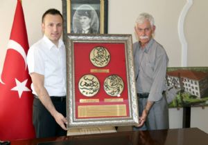 Yeni Kaymakamlık Binasına ilk armağan