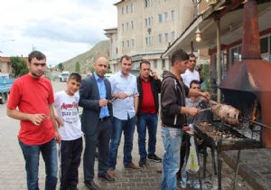 Oltu Çarşıbaşı'nda cağ kebabı şöleni