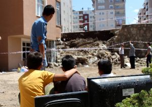 Sel evlerini de hayallerini de yıktı