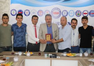 Sağlık Sen'e teşekkür plaketi