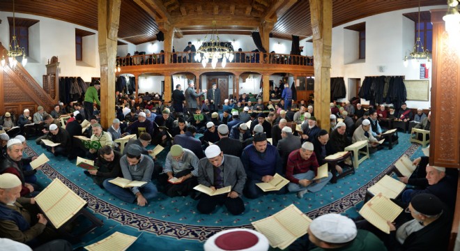 2019'u Kuran okuyup dua ederek karşıladılar