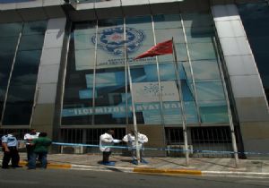 Bayrağa el uzatan hain vuruldu