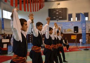 Bar başlıyor..Barbaşı sallarken mendilini...