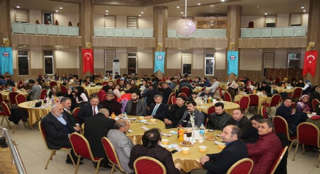 4 ilçe Sağlık çalışanları Oltu'da buluştu