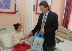 BEAH küçük hastalarını sevindirdi