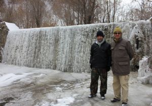 Doğu Anadolu'da dereler buz tuttu