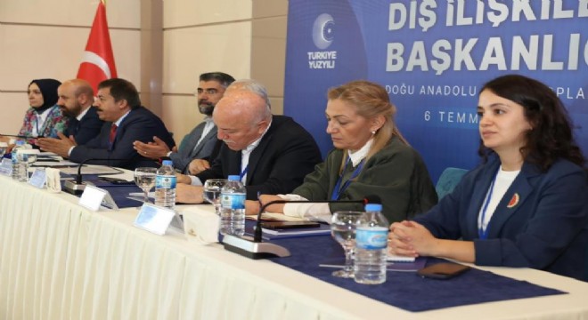 AK Parti'de dış ilişkiler istişaresi