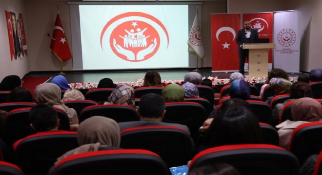 ASHM'de Dijital Çağda Aile söyleşisi