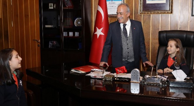 ATAUNİ'nin yeni Rektörü Küçük Zeynep oldu