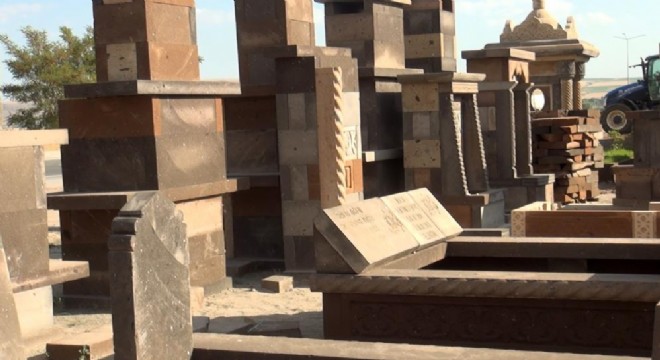 Ahlat taş işçiliği yaşatılıyor