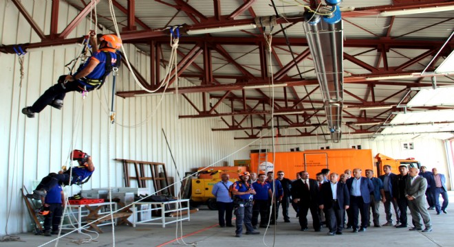 Akdağ, AFAD'ta incelemelerde bulundu