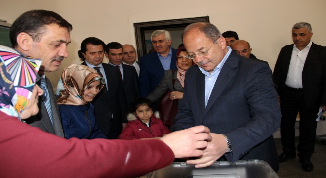 Akdağ, oyunu Erzurum'da kullandı