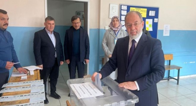 Akdağ oyunu Erzurum'da kullandı