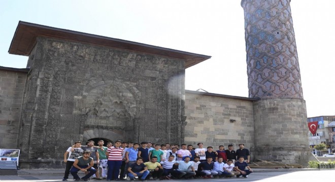 Ankara, Mersin ve K.Maraşlı öğrenciler Erzurum'da