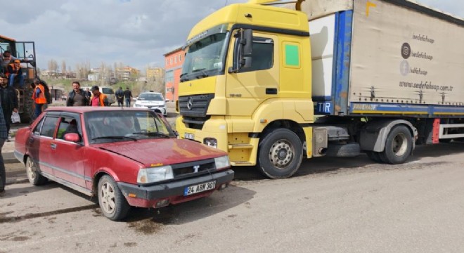 Aşkale yolunda tır kazası: 3 yaralı