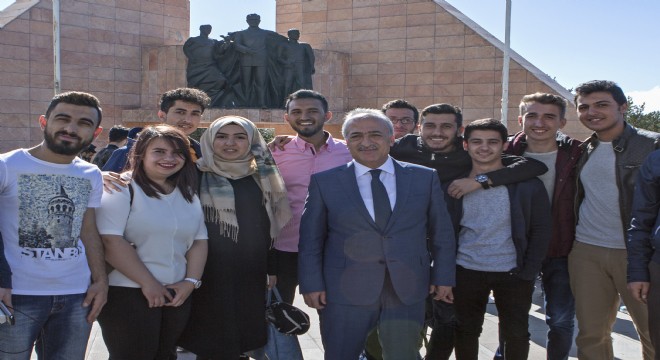 Atatürk Üniversitesi'nde kayıt heyecanı