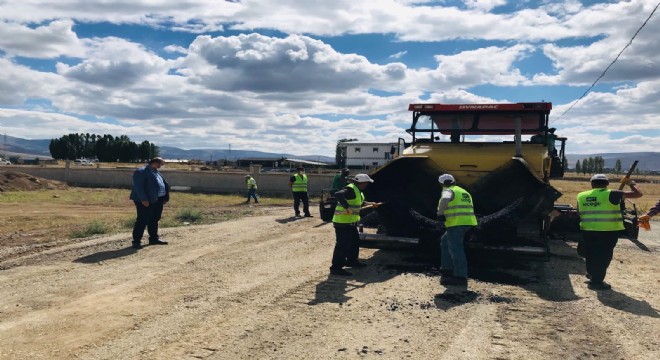Aziziye'de asfalt mesaisi