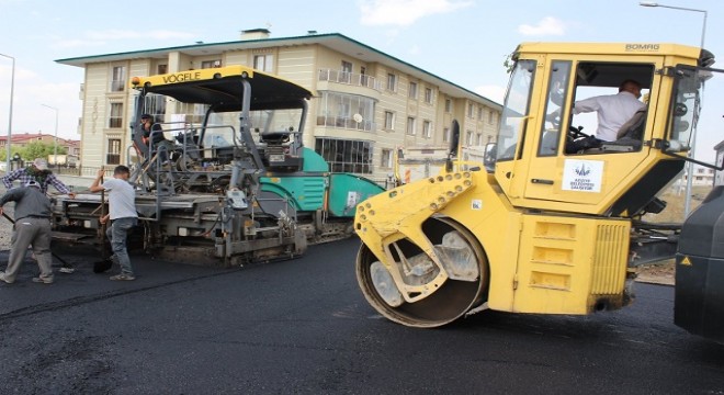 Aziziye'de asfalt seferberliği