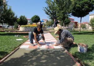 Aziziye'de parklar özgürleştiriliyor