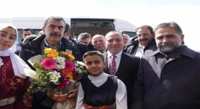 Bakan Tekin Erzurum'da