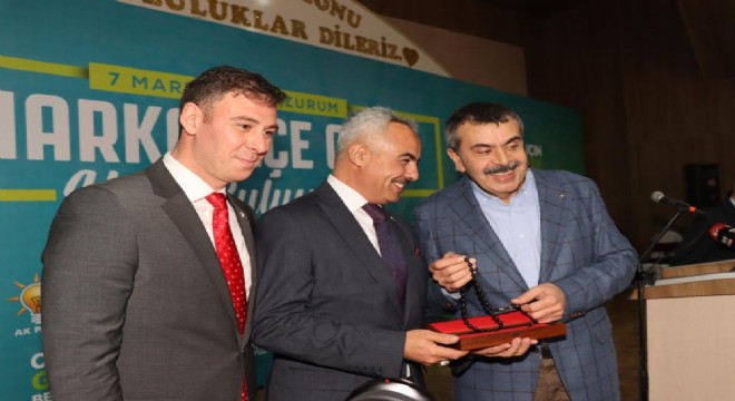 Bakan Tekin Oltu'da halk buluşmasına katıldı