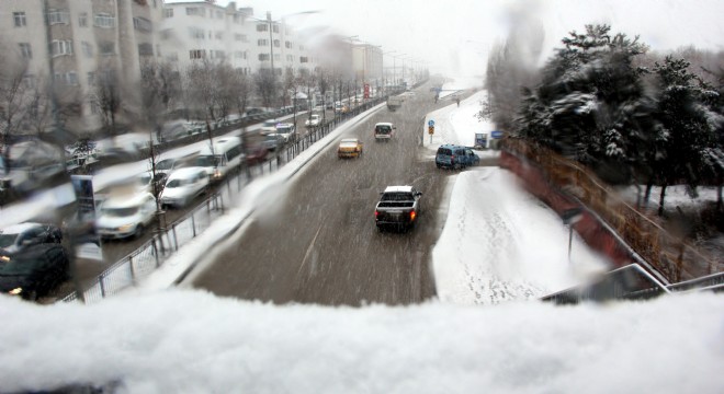 Batıda bahar Erzurum'da kar