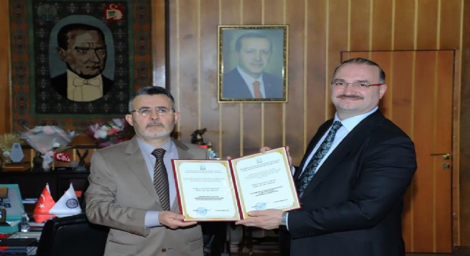 Baydemir'e Muhammed Eminhoca Mukimî Nişanı