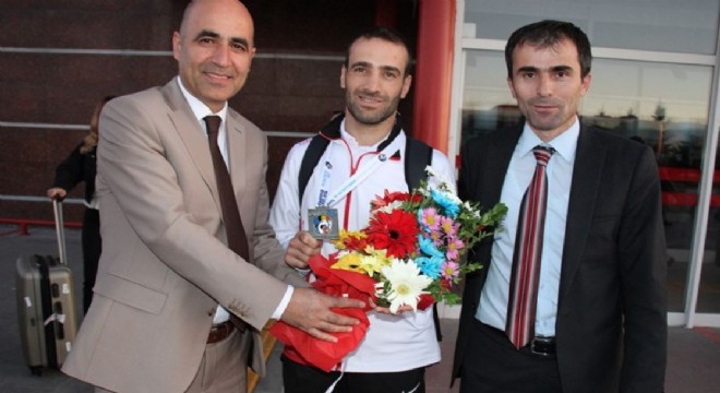 Belçika'dan Avrupa ikincisi olarak döndü