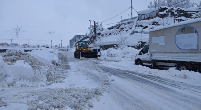 Bitlis'te eğitim-öğretime kar engeli