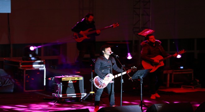 Buray üniversitelilerle buluştu