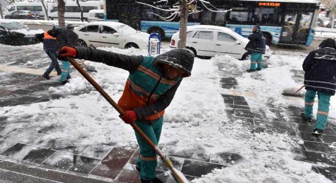 Büyükşehir'de karla mücadele seferberliği