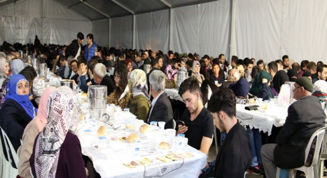 Büyükşehir'den 85 bin kişiye iftar yemeği