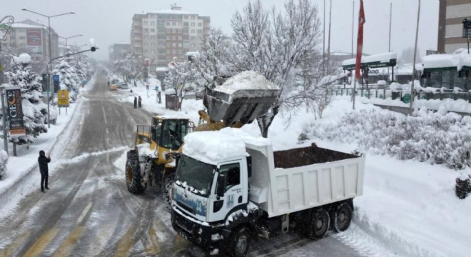 Büyükşehir kar timleri sahada