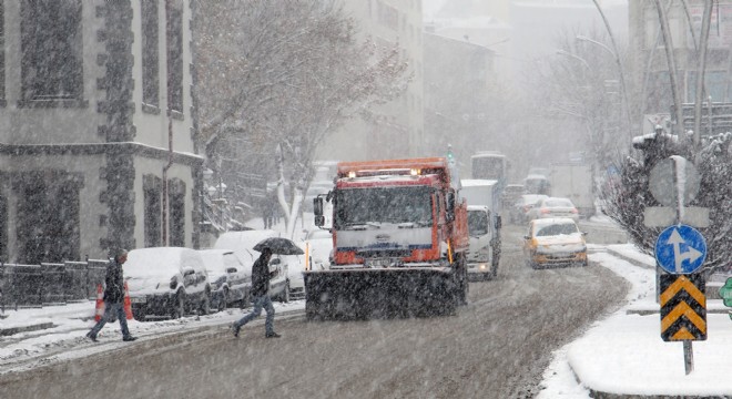 Büyükşehir kar timleri iş başında