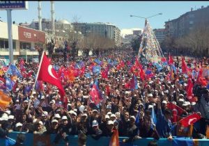 Davutoğlu'na görkemli karşılama
