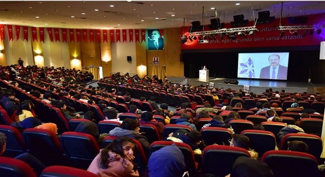 Çakmak, liselilere kariyer dersi verdi