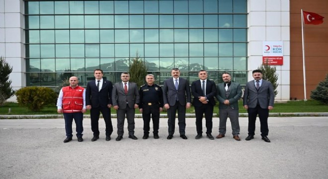 Çiftçi, Doğu Anadolu Kan Merkezi'ni ziyaret etti