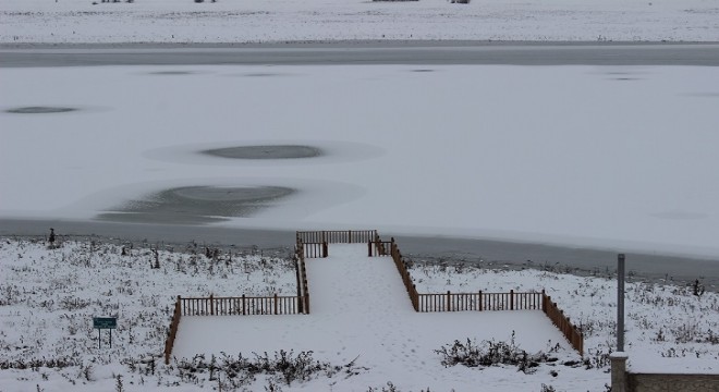 Cip  baraj gölü dondu