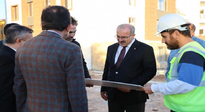 Dadaş Vali depremzedelerle buluştu