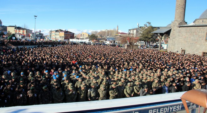 Dadaşlar, bölücülere lanet, şehide rahmet okudu