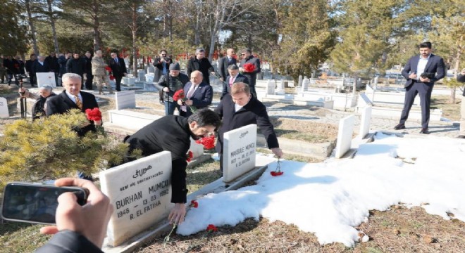 Deprem şehitlerine vefa