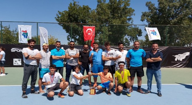 Doğu'da Tenis şöleni
