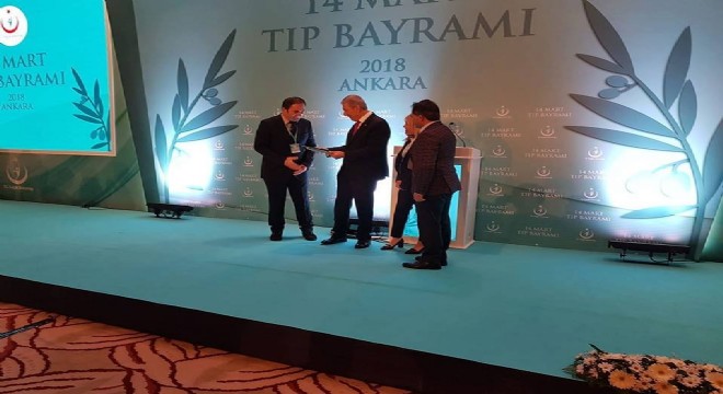 Dr. Albayrak'a ödül