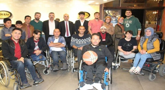 ‘Engelleri sporla aşıyorlar'