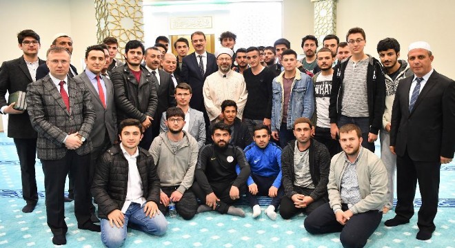 Erbaş:  ‘Kötü şeye bağımlılığın hepsi şerdir'