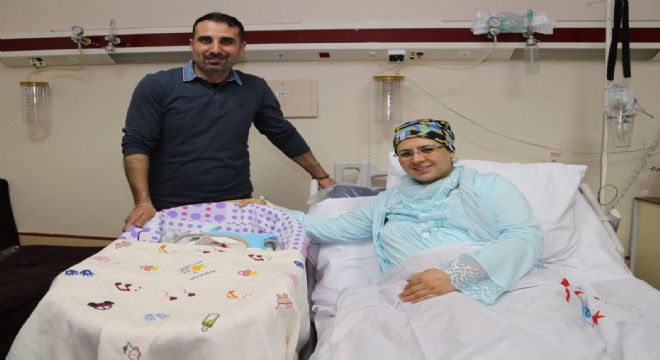 Erzurum'da 2019 yılının ilk bebeği Mehmet Akif oldu