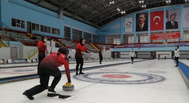 Erzurum'da Curling heyecanı yaşanıyor