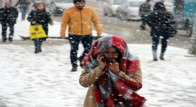 Erzurum'da kar yağışı