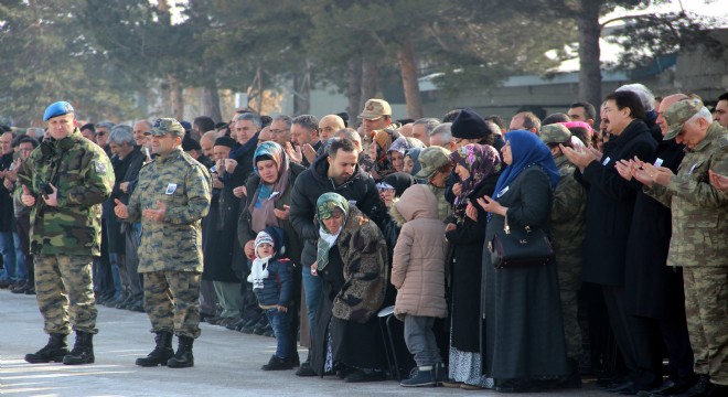 Erzurum şehidini karşıladı