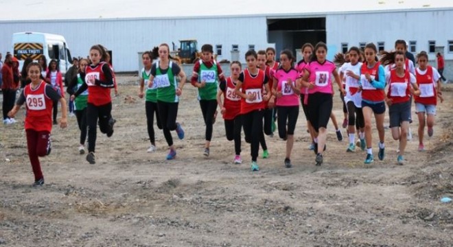 Erzurumlu atletler bölgesel kros liginde yarıştı